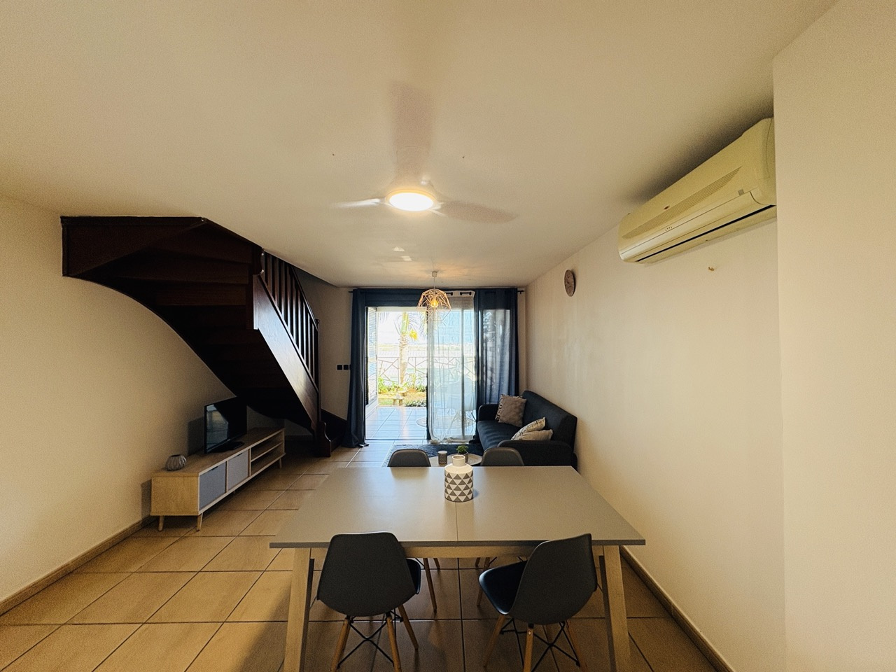 LA POSSESSION (BAS DE BOEUF MORT) - LOCATION APPARTEMENT T3 AVEC JARDIN