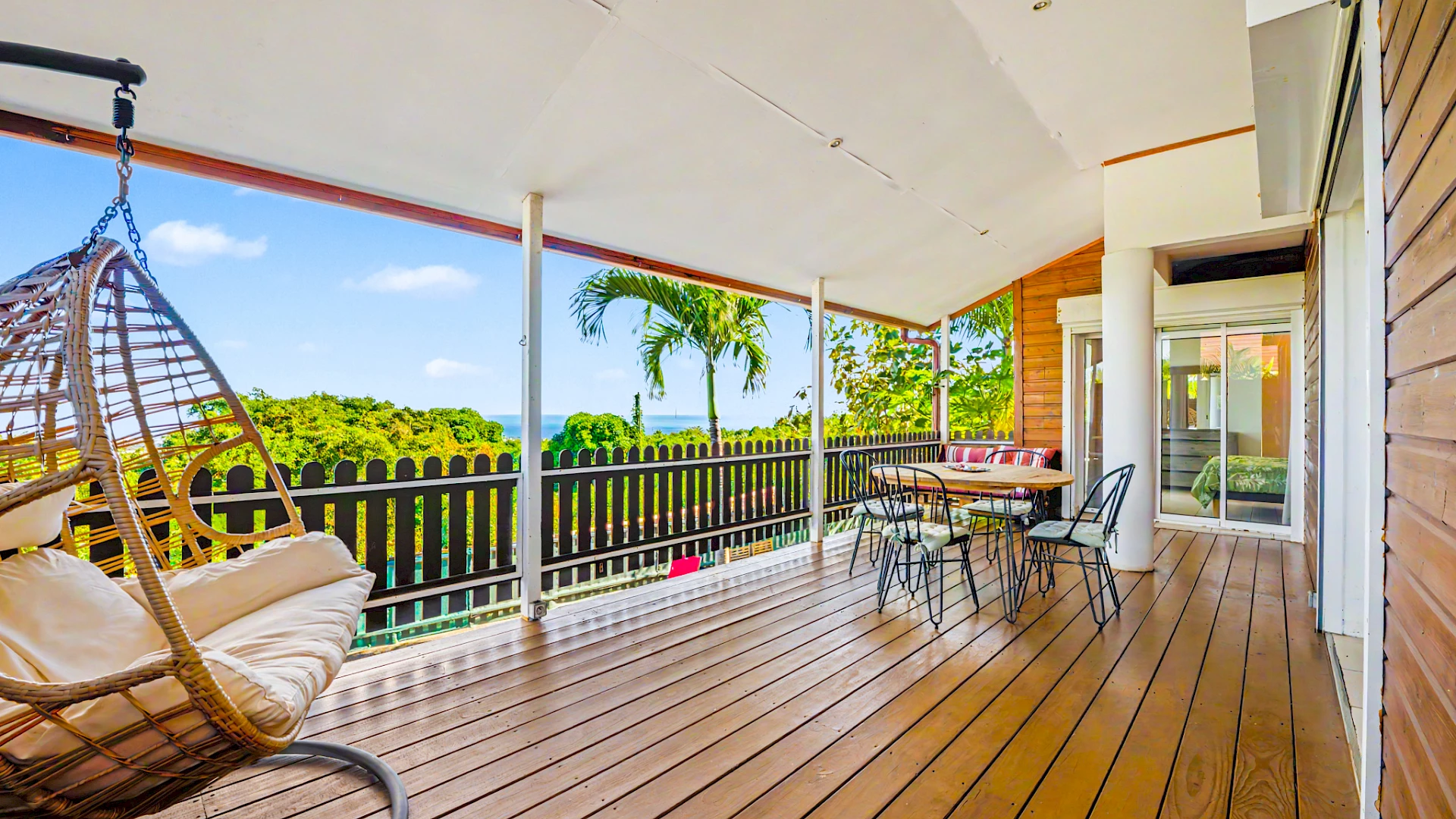 LA POSSESSION - VILLA T5 AVEC PISCINE - VUE MER - GARAGE