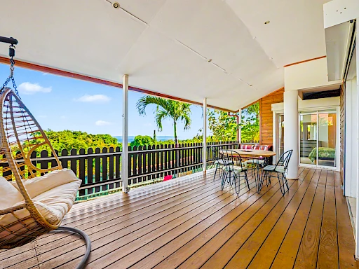 LA POSSESSION - VILLA T5 AVEC PISCINE - VUE MER - GARAGE
