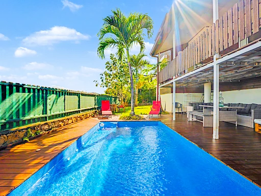 LA POSSESSION - VILLA T5 AVEC PISCINE - VUE MER - GARAGE