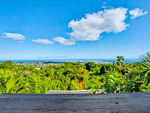 LA POSSESSION - VILLA T5 AVEC PISCINE - VUE MER - GARAGE