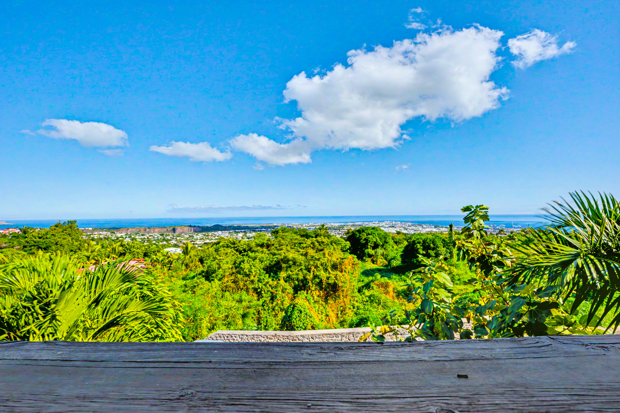 LA POSSESSION - VILLA T5 AVEC PISCINE - VUE MER - GARAGE