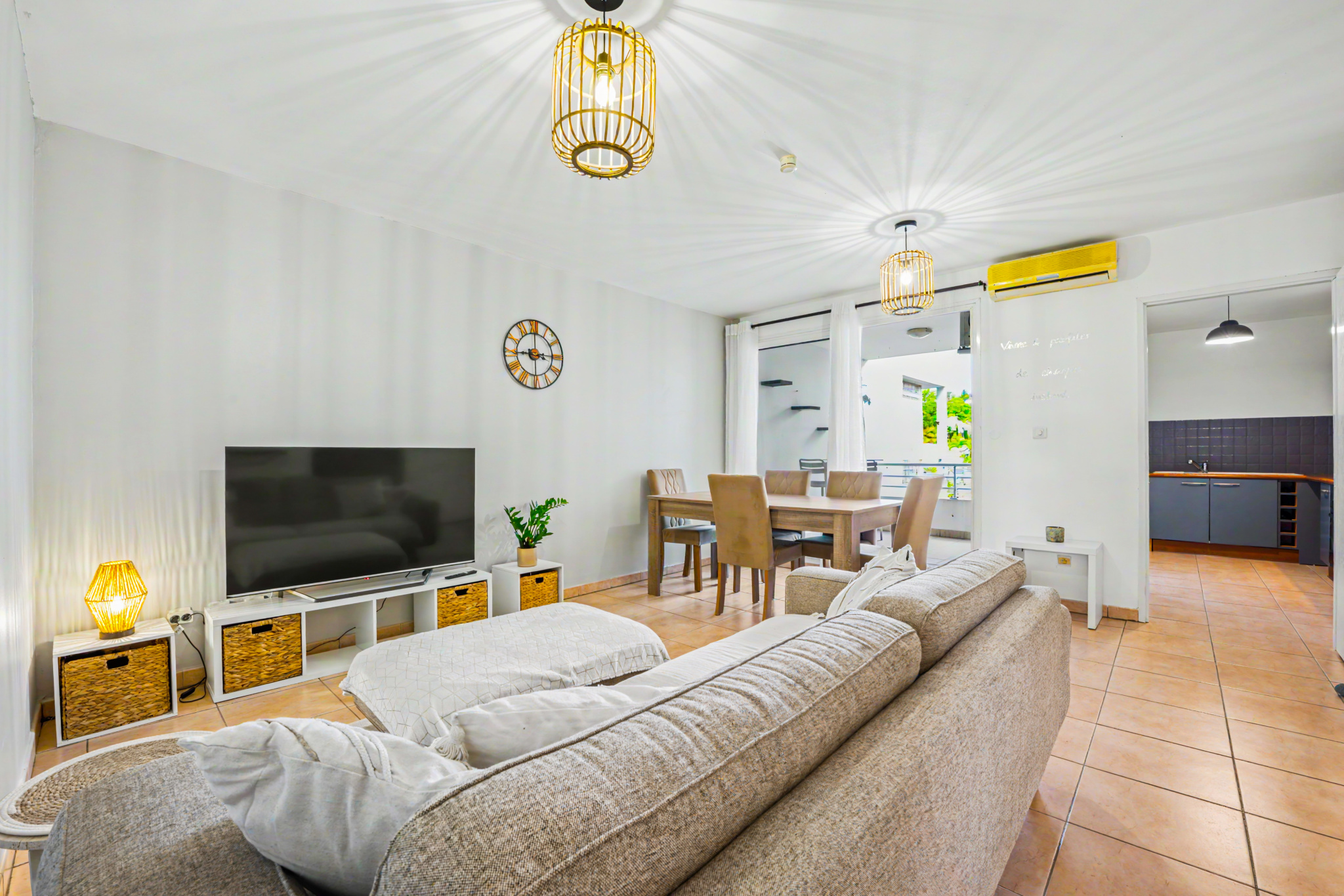 LA POSSESSION (LA REUNION) - APPARTEMENT T3 AVEC PISCINE QUARTIER RAVINE A MALHEUR