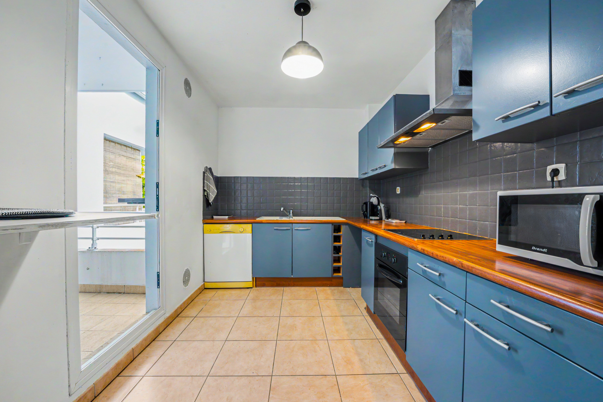 LA POSSESSION (LA REUNION) - APPARTEMENT T3 AVEC PISCINE QUARTIER RAVINE A MALHEUR
