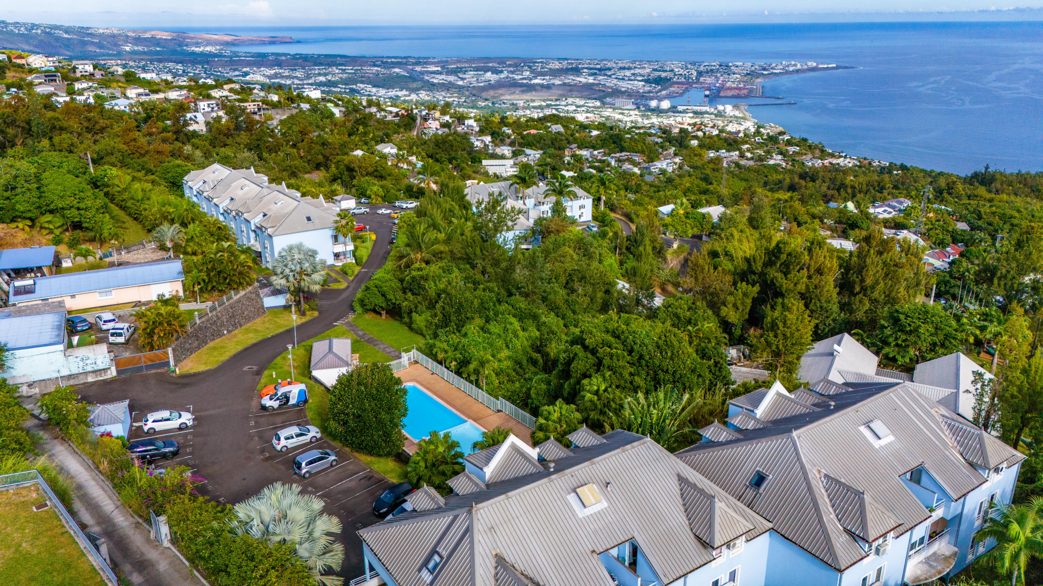 LA POSSESSION (LA REUNION) - APPARTEMENT T3 AVEC PISCINE QUARTIER RAVINE A MALHEUR