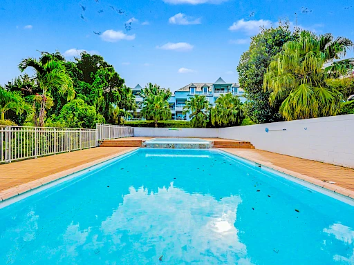 LA POSSESSION (LA REUNION) - APPARTEMENT T3 AVEC PISCINE QUARTIER RAVINE A MALHEUR