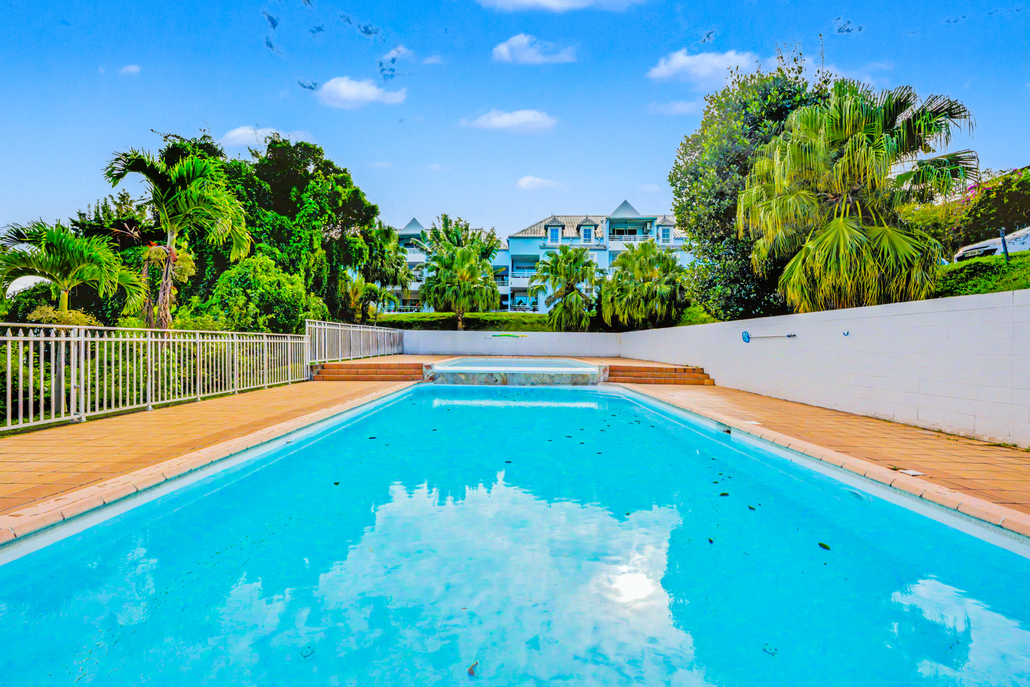 LA POSSESSION (LA REUNION) - APPARTEMENT T3 AVEC PISCINE QUARTIER RAVINE A MALHEUR