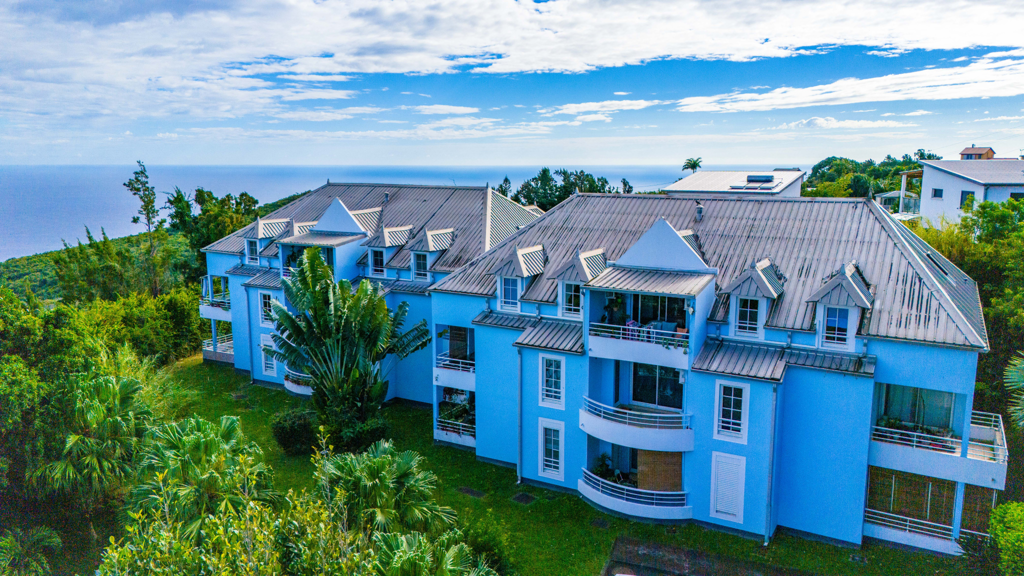 LA POSSESSION (LA REUNION) - APPARTEMENT T3 AVEC PISCINE QUARTIER RAVINE A MALHEUR