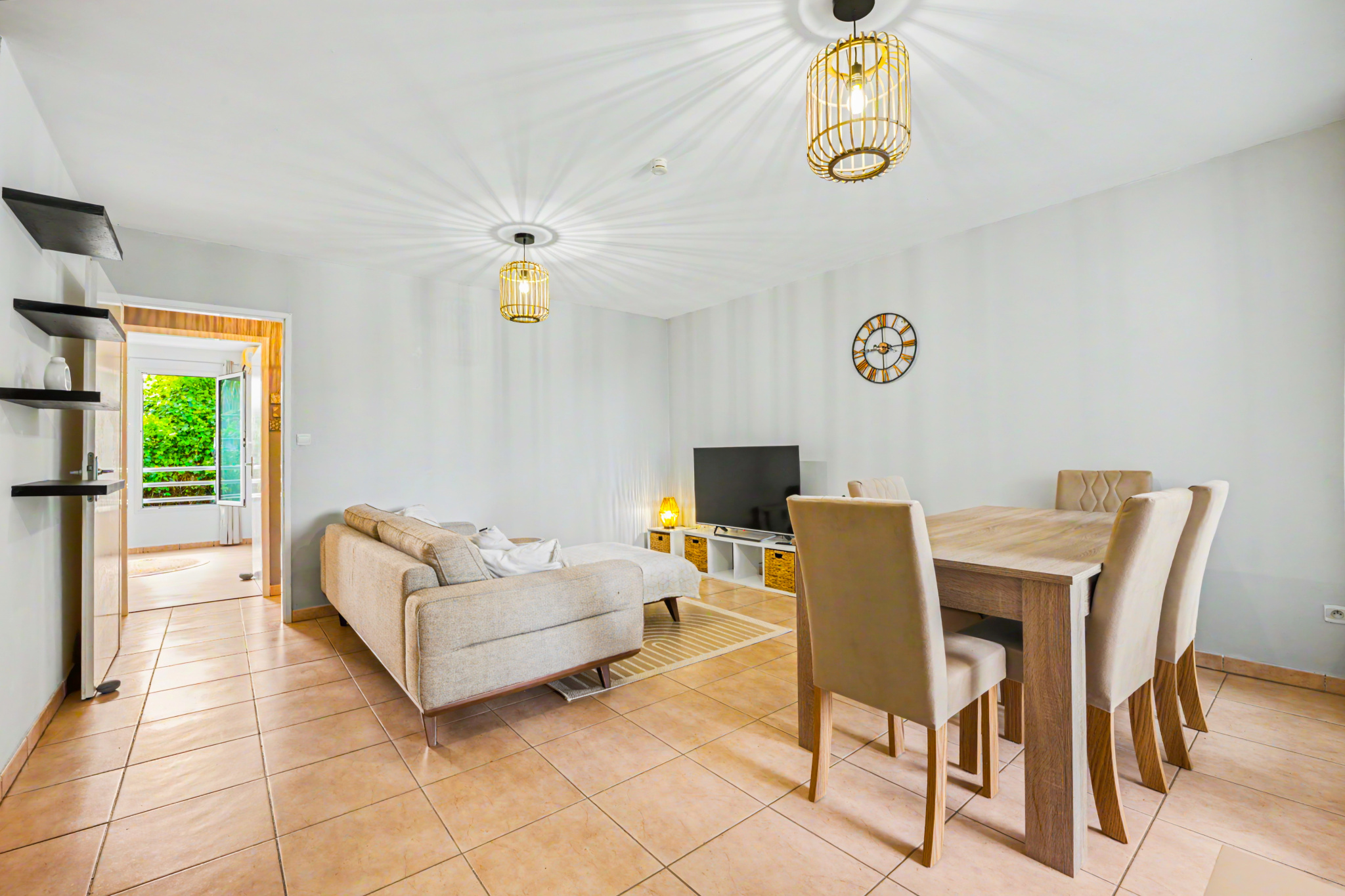 LA POSSESSION (LA REUNION) - APPARTEMENT T3 AVEC PISCINE QUARTIER RAVINE A MALHEUR