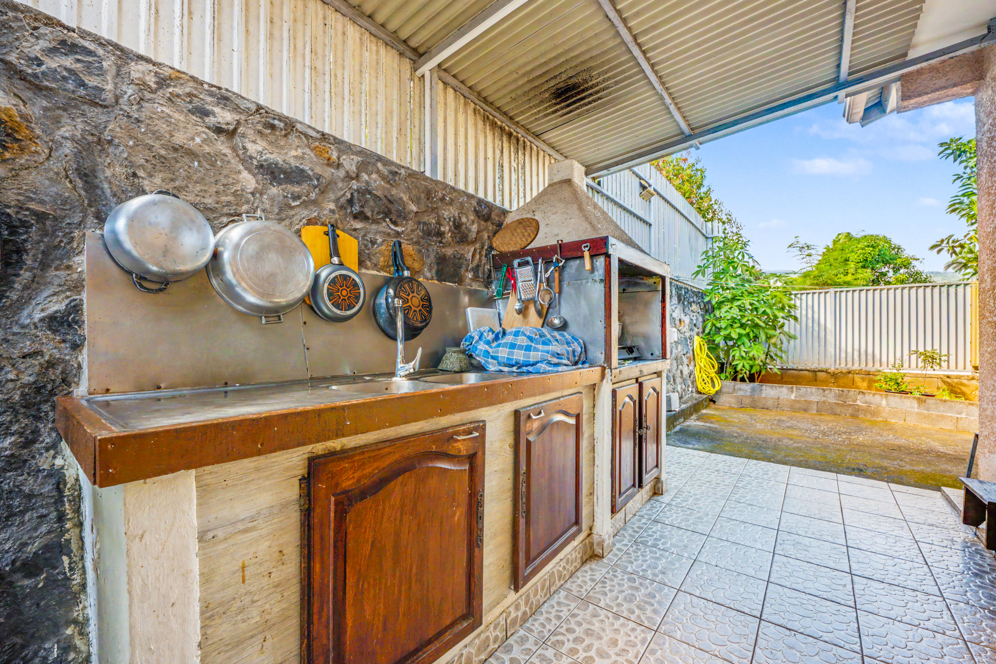 LA POSSESSION (LA REUNION) - MAISON T5 AVEC PISCINE ET GARAGE QUARTIER SAINT LAURENT