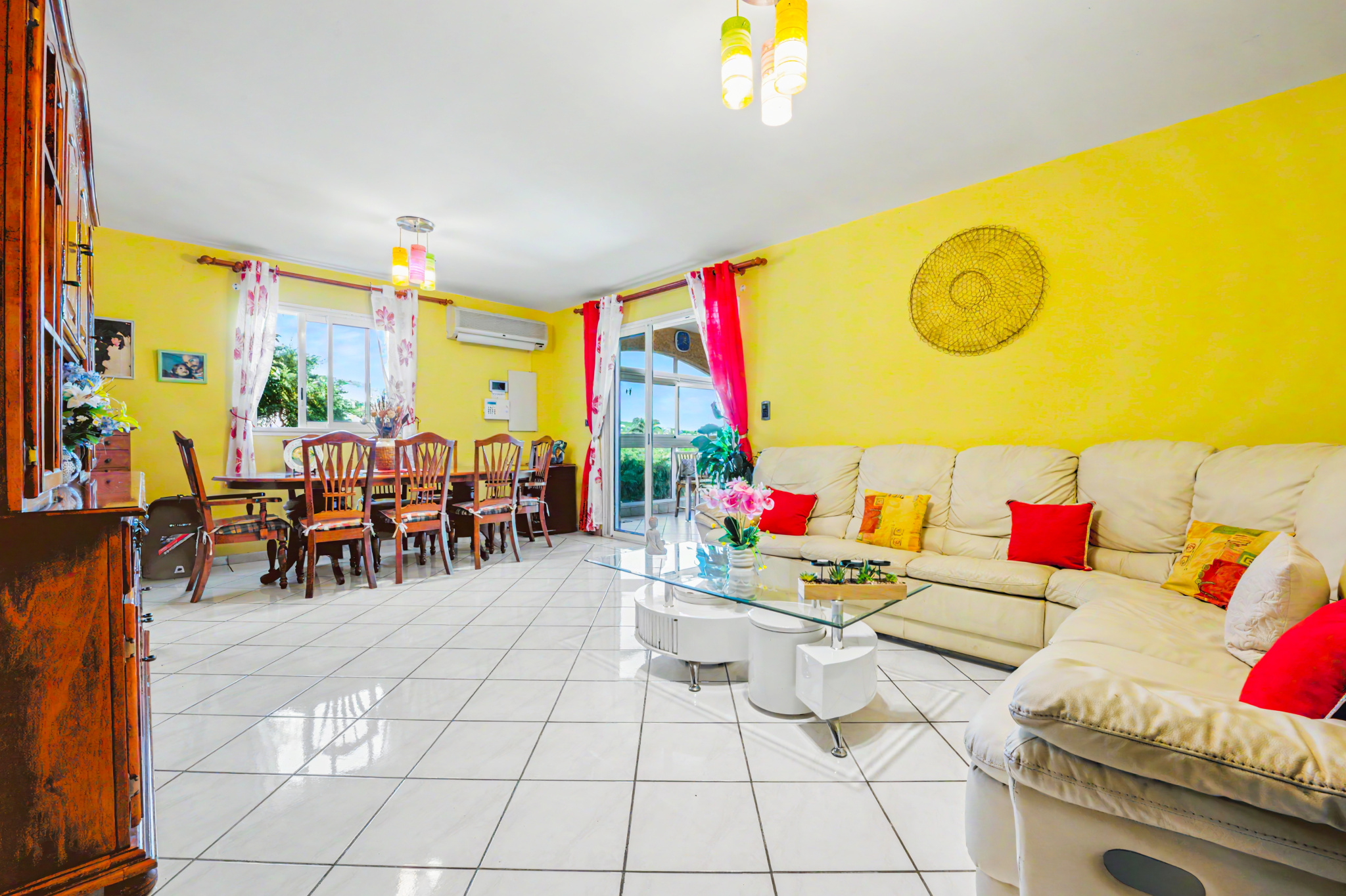 LA POSSESSION (LA REUNION) - MAISON T5 AVEC PISCINE ET GARAGE QUARTIER SAINT LAURENT
