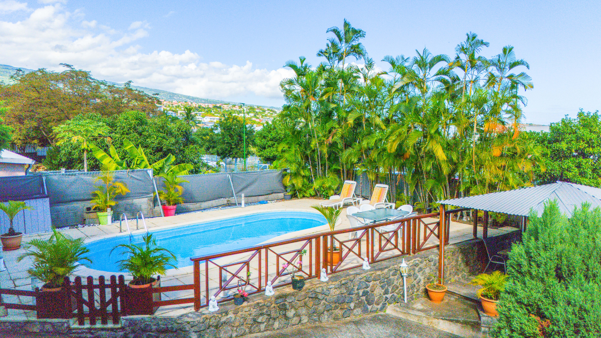 LA POSSESSION (LA REUNION) - MAISON T5 AVEC PISCINE ET GARAGE QUARTIER SAINT LAURENT