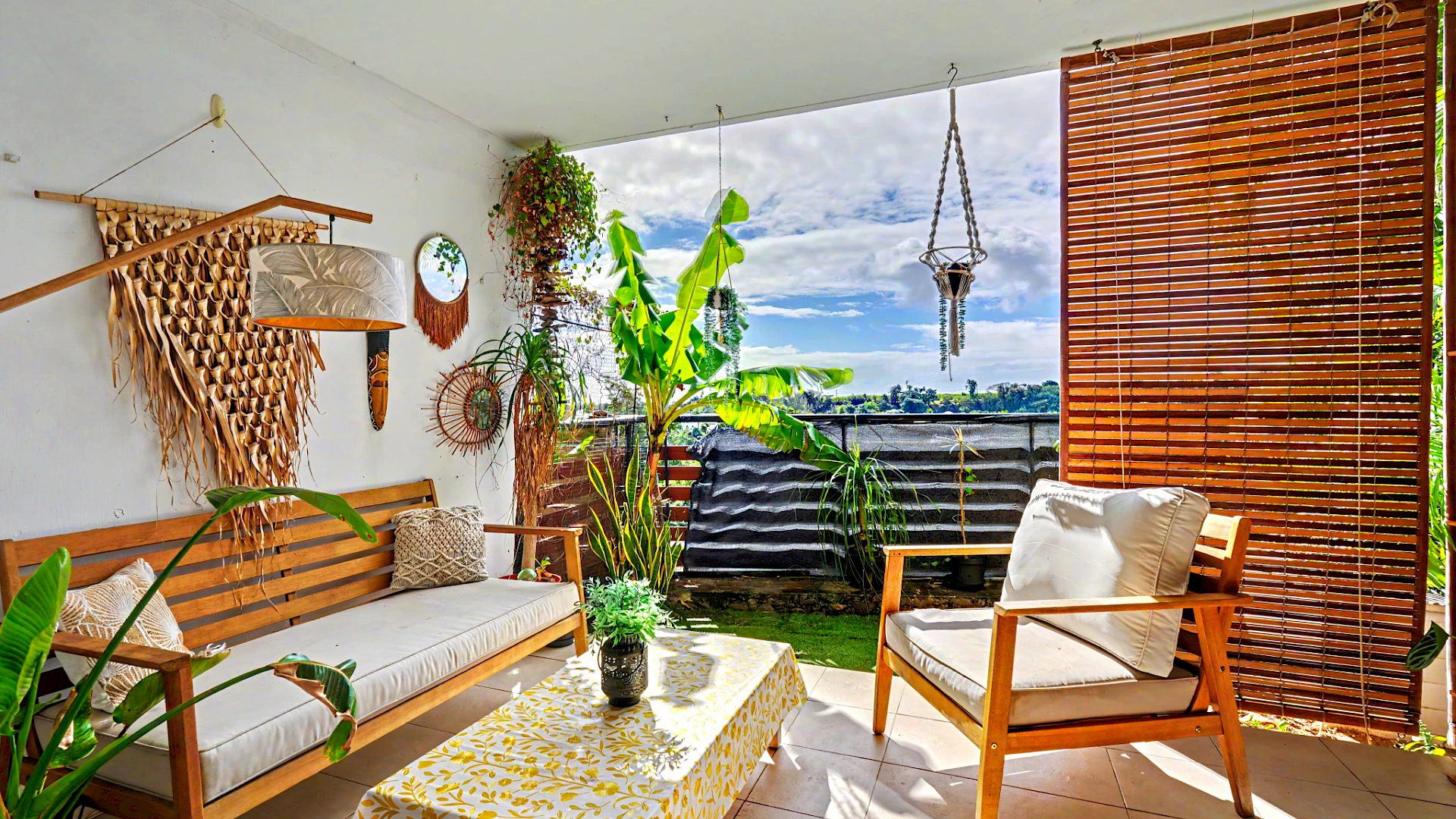 SAINT DENIS (REUNION) - APPARTEMENT T2 LOUÉ - VUE MER ET MONTAGNE - RIVIERE DES PLUIES - DOMENJOD