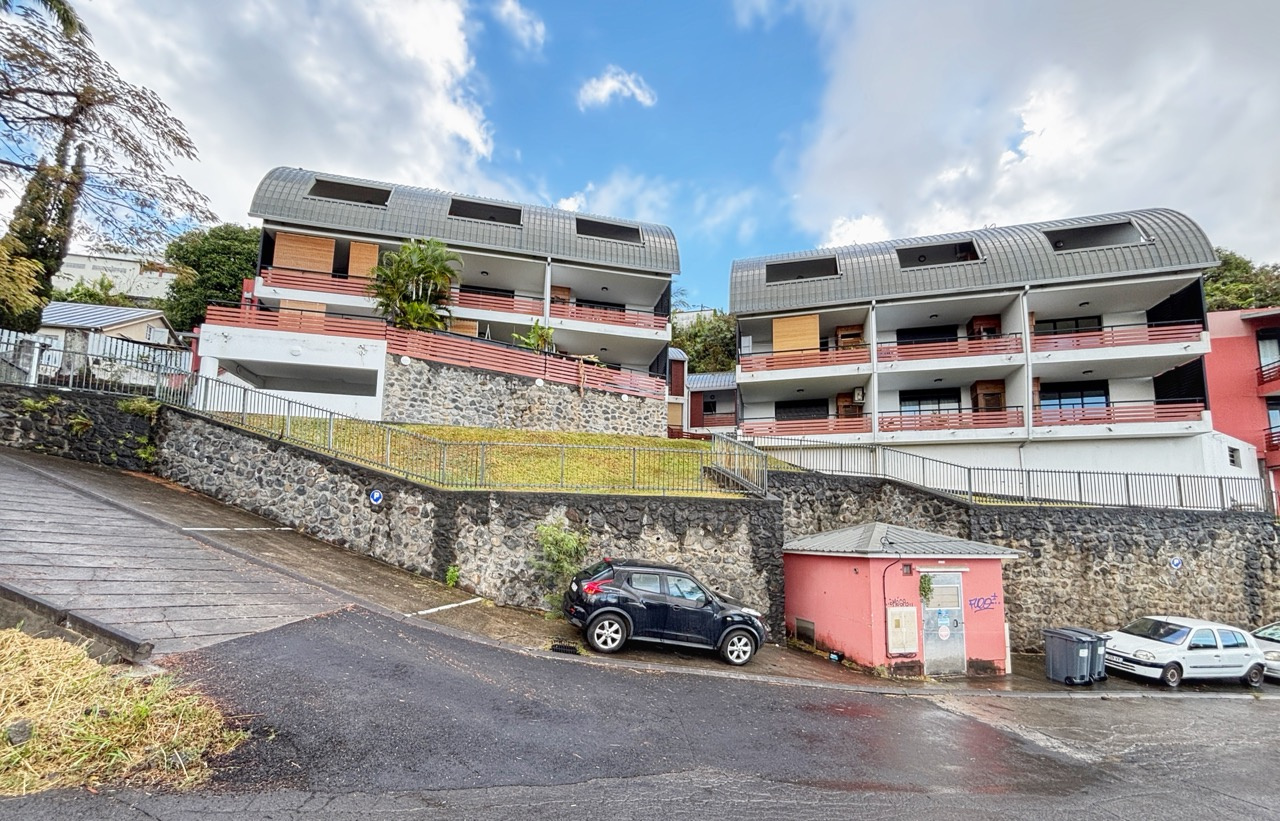 SAINT DENIS (REUNION) - APPARTEMENT T2 LOUÉ - VUE MER ET MONTAGNE - RIVIERE DES PLUIES - DOMENJOD