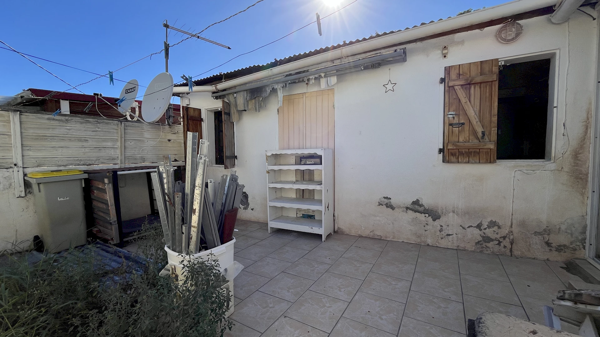 SAINT DENIS (BELLEPIERRE) - PETITE MAISON À 2 minutes du CHU   OPPORTUNITE à 130 000 € !