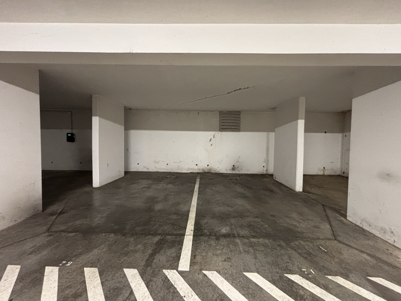 SAINT ANDRE (REUNION) - GRAND STUDIO avec 2 PARKINGS
