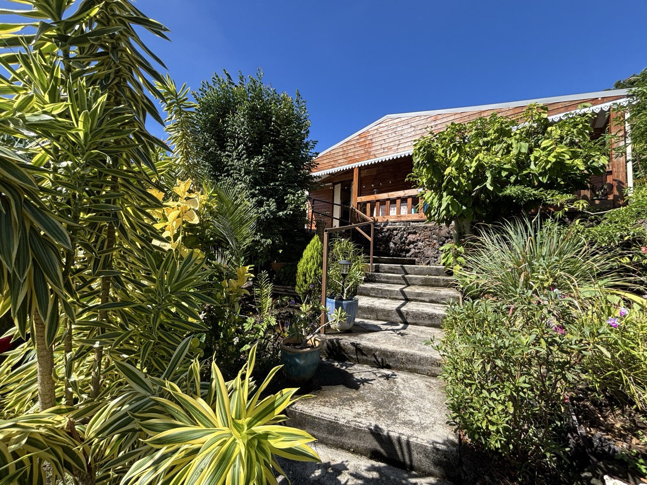SAINTE ROSE - CHARMANTE VILLA T3