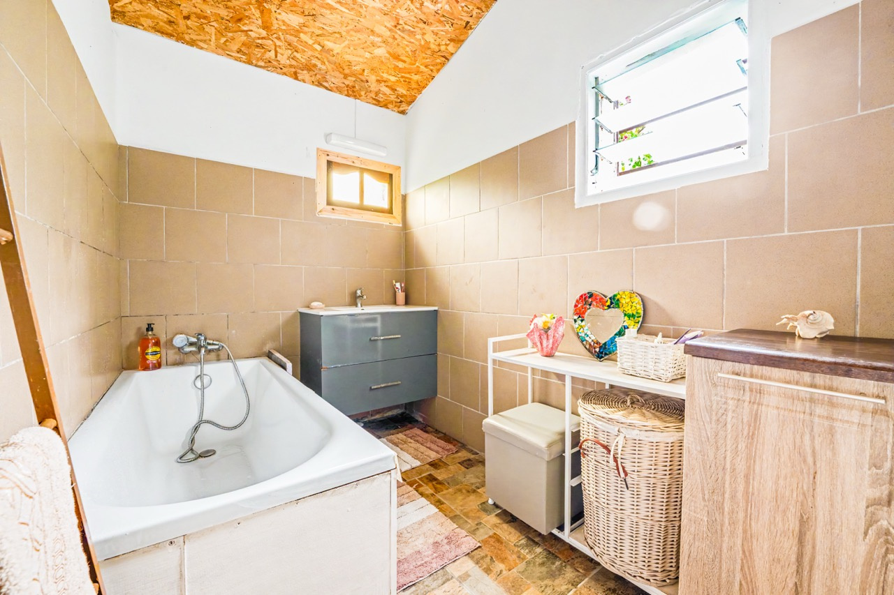 SAINTE ROSE - CHARMANTE VILLA T3