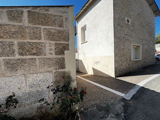 NIORT (SAINT-LIGUAIRE) MAISON EN PIERRE PROCHE DE LA SEVRE