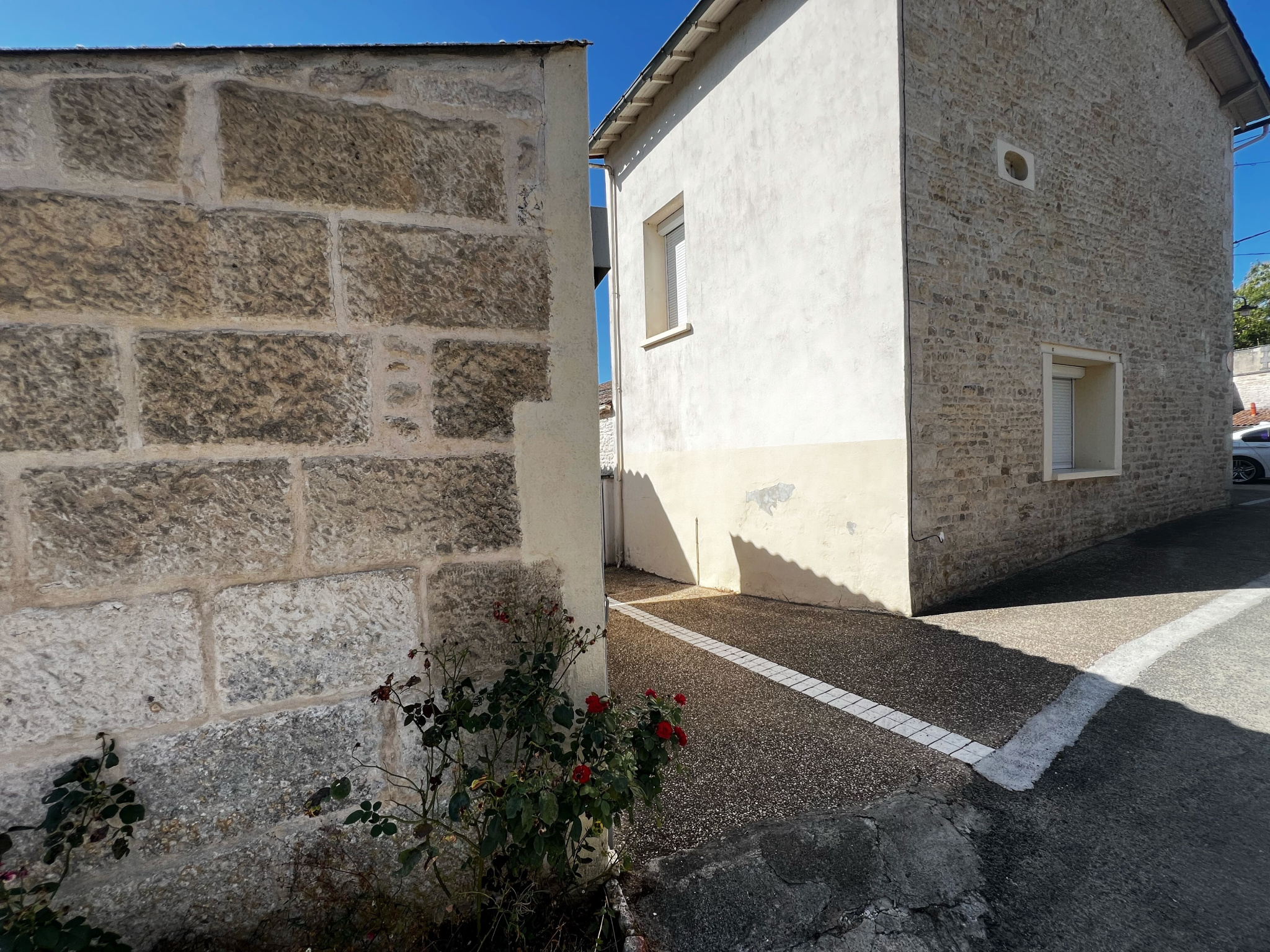 NIORT (SAINT-LIGUAIRE) MAISON EN PIERRE PROCHE DE LA SEVRE - 1