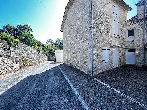 NIORT (SAINT-LIGUAIRE) MAISON EN PIERRE PROCHE DE LA SEVRE