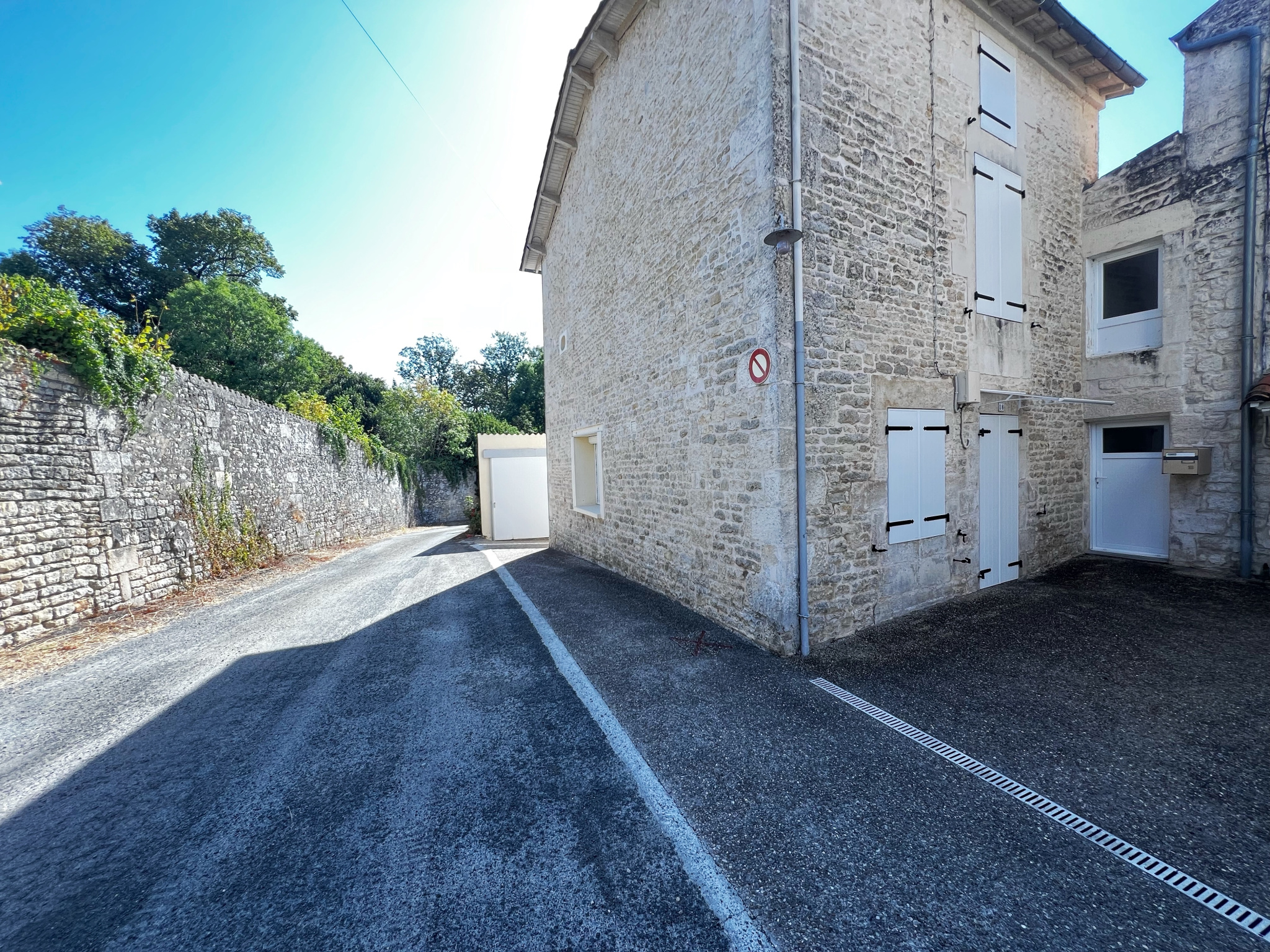 NIORT (SAINT-LIGUAIRE) MAISON EN PIERRE PROCHE DE LA SEVRE