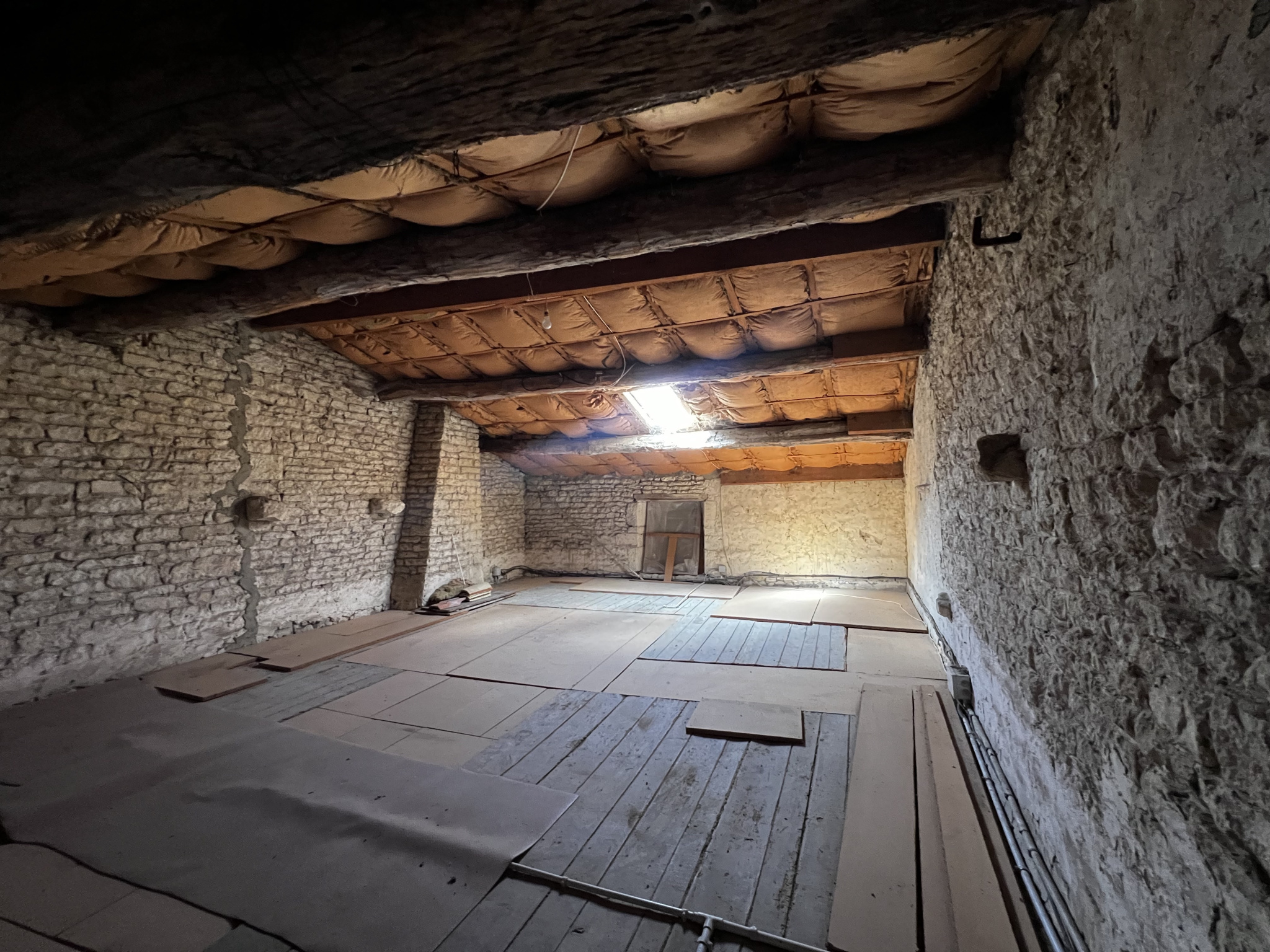 NIORT (SAINT-LIGUAIRE) MAISON EN PIERRE PROCHE DE LA SEVRE