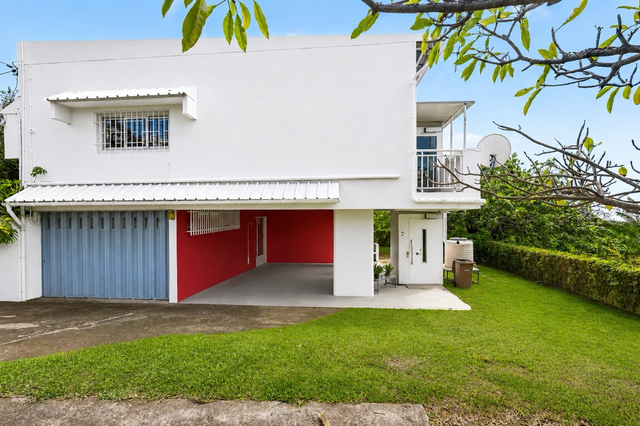SAINT DENIS (REUNION) - MAISON T6 BAS DE MONTGAILLARD - TERRAIN 3 400m2