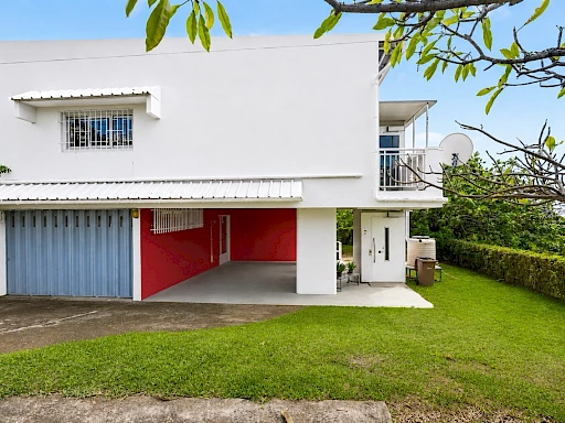 SAINT DENIS (REUNION) - MAISON T6 BAS DE MONTGAILLARD - TERRAIN 3 400m2
