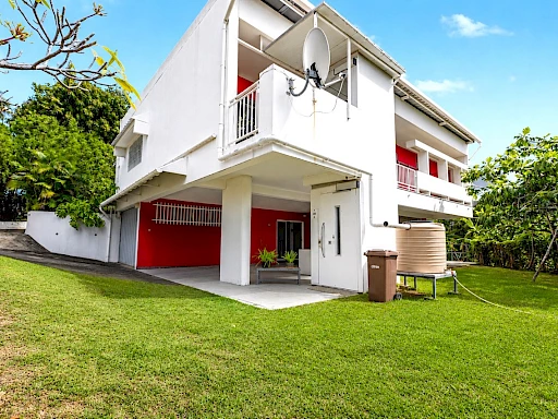 SAINT DENIS (REUNION) - MAISON T6 BAS DE MONTGAILLARD - TERRAIN 3 400m2