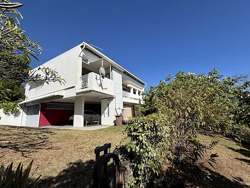 SAINT DENIS (REUNION) - MAISON T6 BAS DE MONTGAILLARD - TERRAIN 3 400m2
