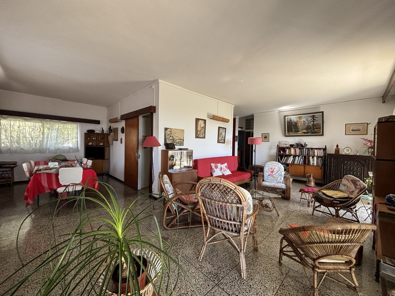 SAINT DENIS (REUNION) - MAISON T6 BAS DE MONTGAILLARD - TERRAIN 3 400m2