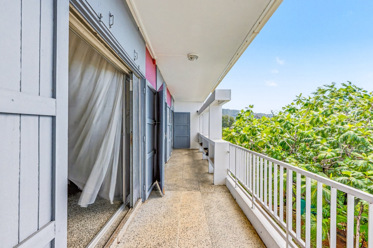 SAINT DENIS (REUNION) - MAISON T6 BAS DE MONTGAILLARD - TERRAIN 3 400m2