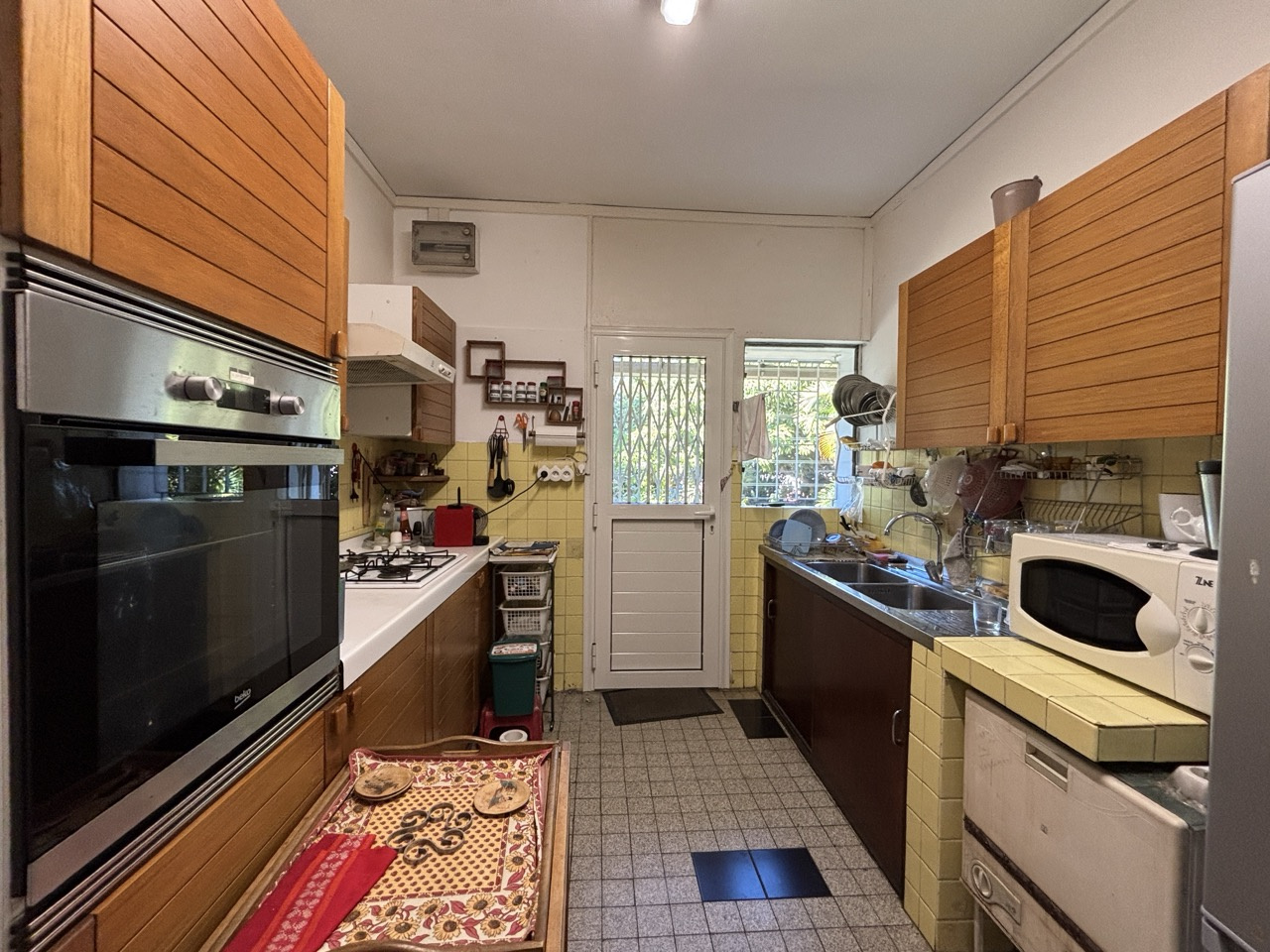 SAINT DENIS (REUNION) - MAISON T6 BAS DE MONTGAILLARD - TERRAIN 3 400m2
