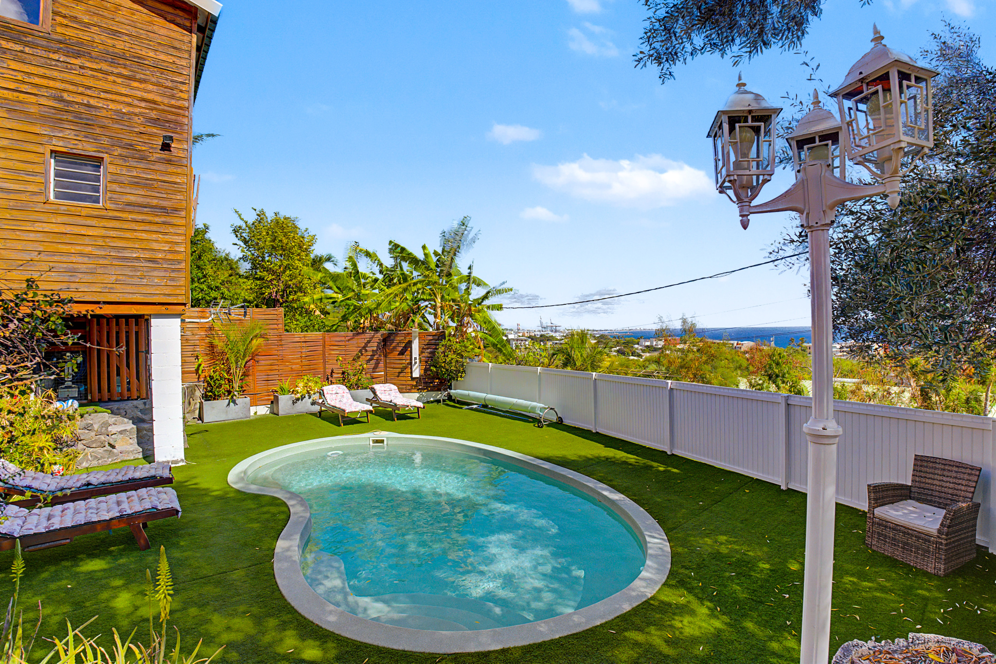 LA POSSESSION (ILE DE LA REUNION) - ENSEMBLE IMMOBILIER AVEC PISCINE - 1