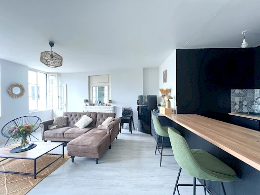 NIORT (HYPER CENTRE FACE AUX HALLS) - APPARTEMENT T2 60m2