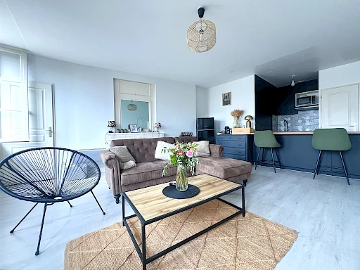 NIORT (HYPER CENTRE FACE AUX HALLS) - APPARTEMENT T2 60m2