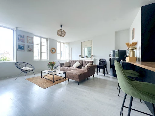 NIORT (HYPER CENTRE FACE AUX HALLS) - APPARTEMENT T2 60m2