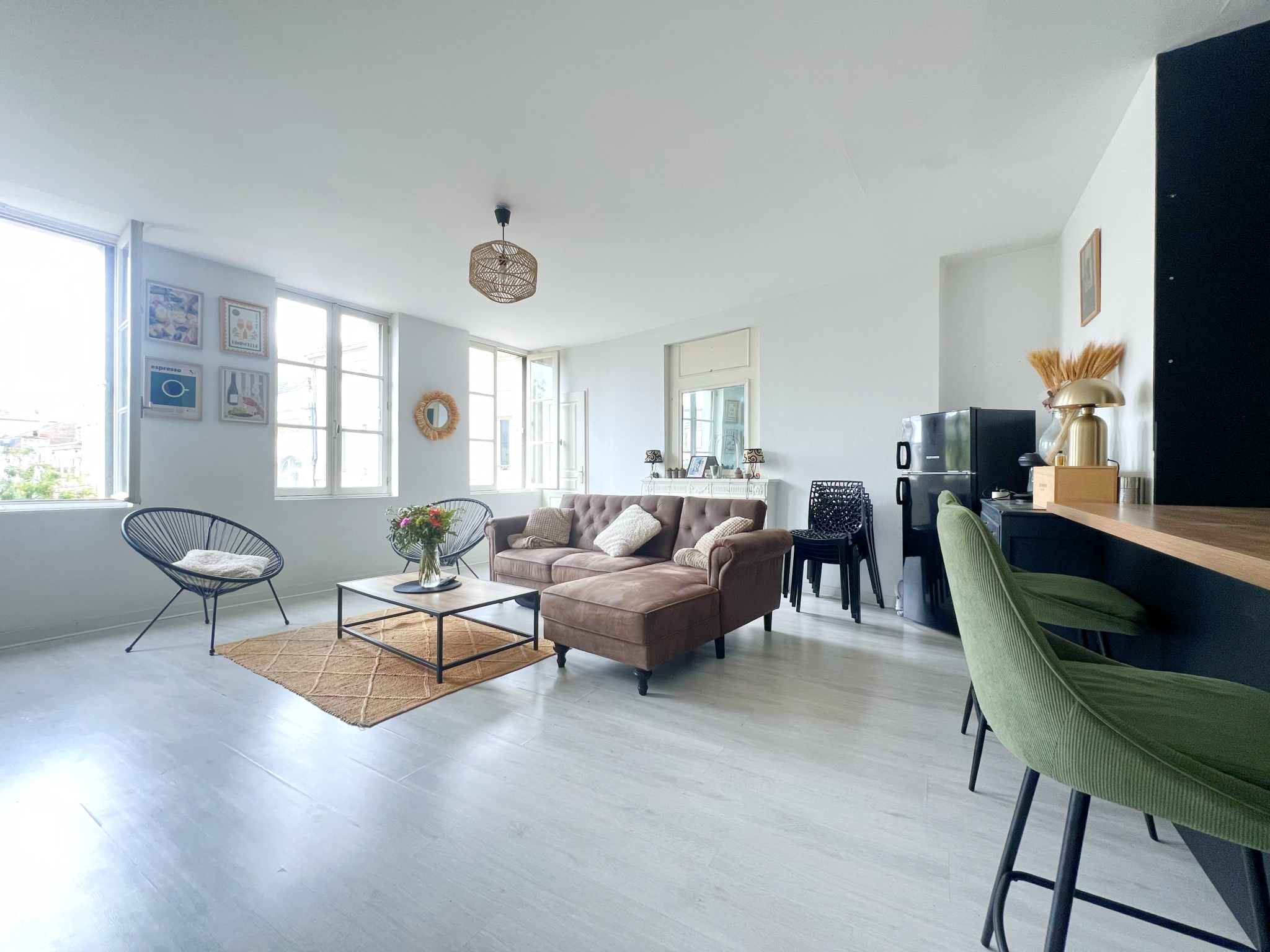 NIORT (HYPER CENTRE FACE AUX HALLS) - APPARTEMENT T2 60m2