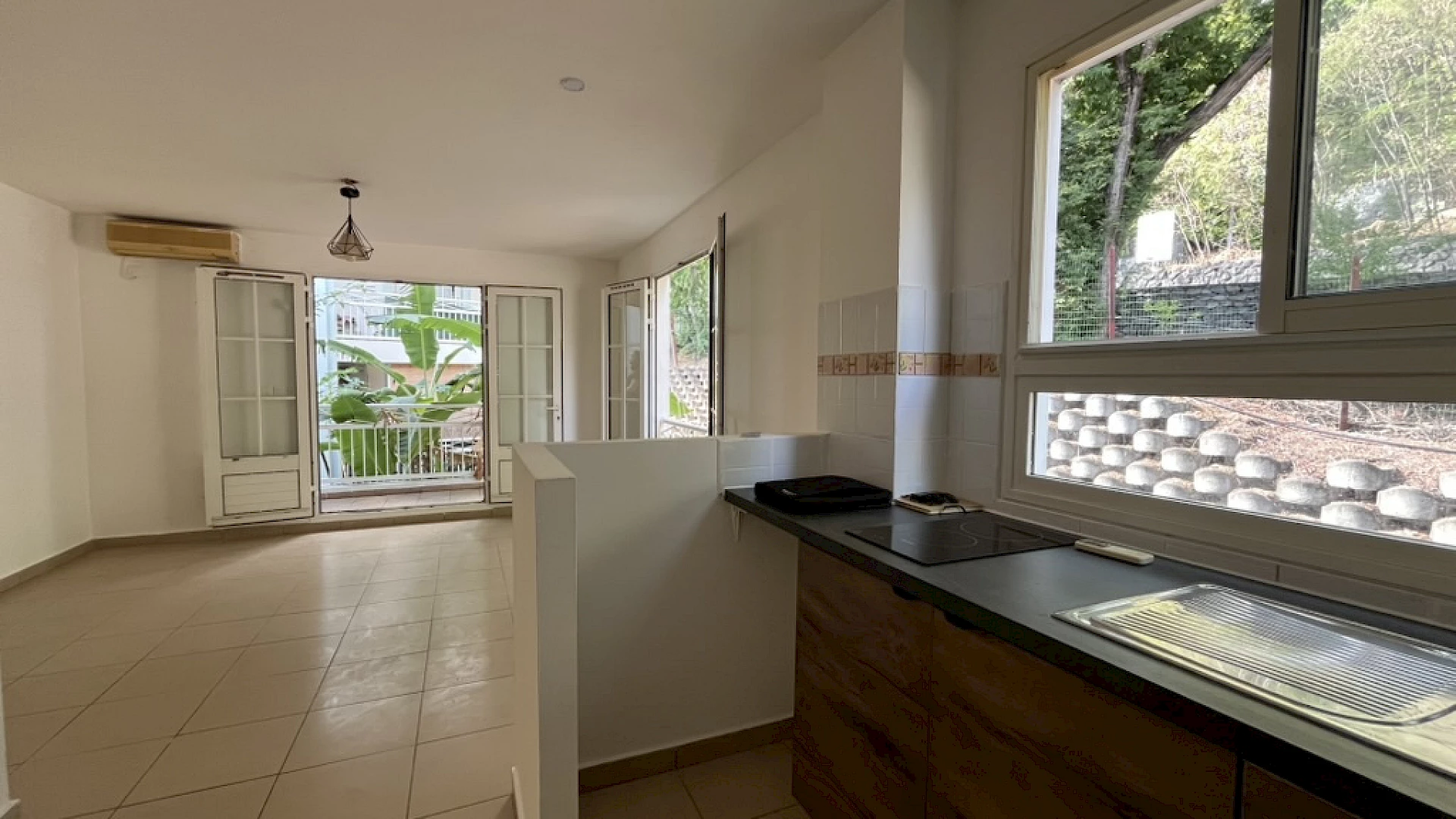 LA POSSESSION (BAS DE RAVINE A MALHEUR) (REUNION) - Studio - 28 m2