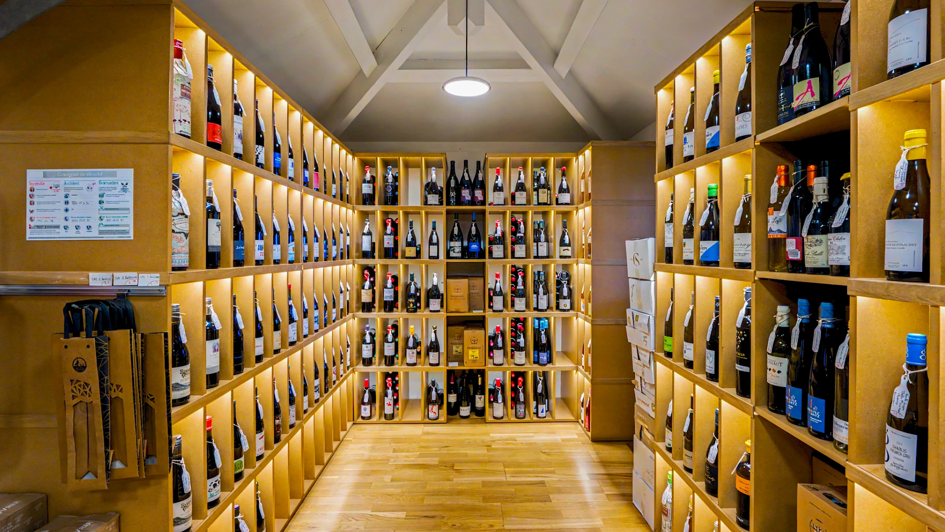 SAINT PAUL (QUARTIER FLEURIMONT) (LA REUNION) - LOCAL COMMERCIAL CAVE A VINS + ATELIER