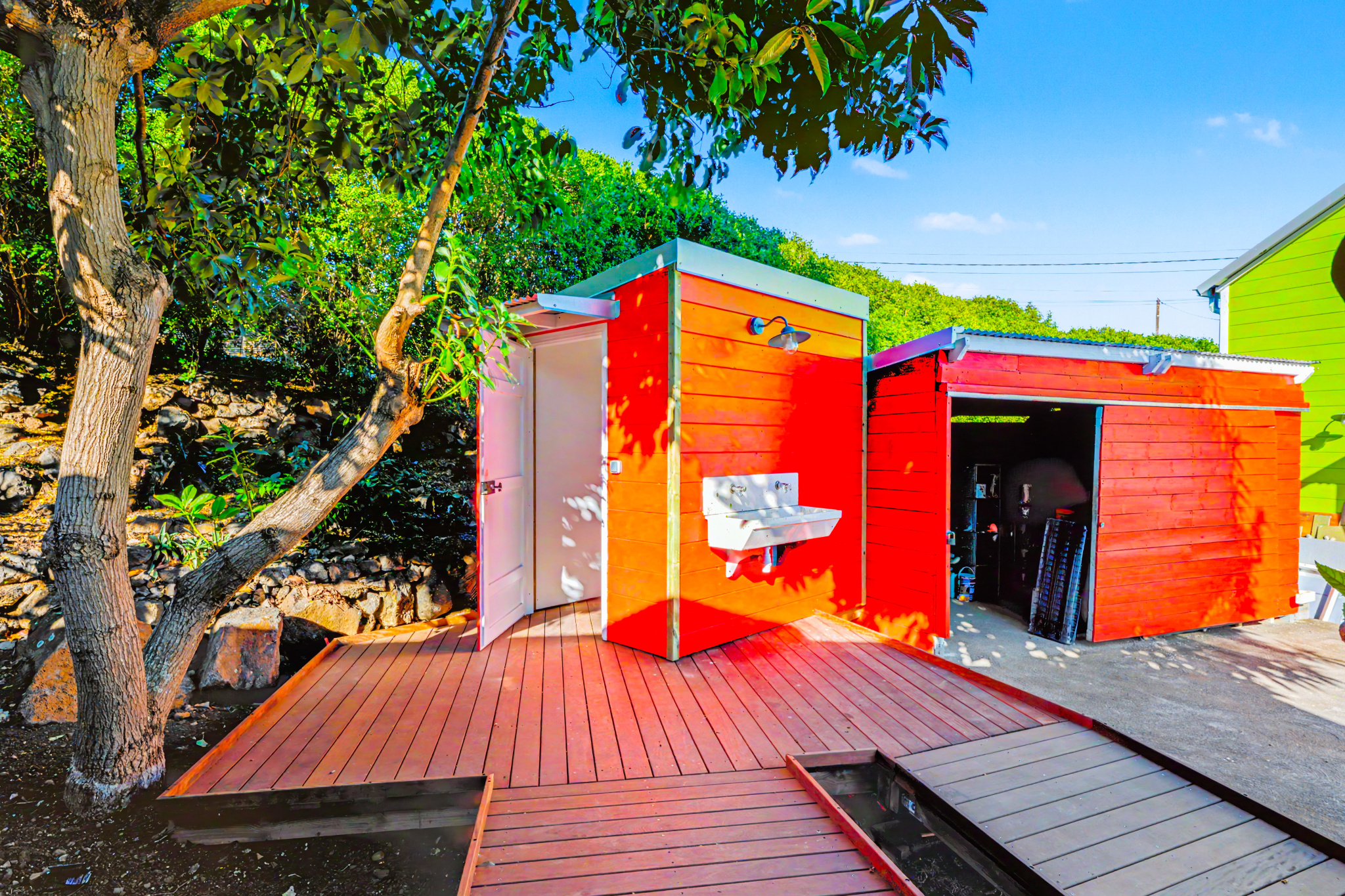 SAINT PAUL (QUARTIER FLEURIMONT) (LA REUNION) - LOCAL COMMERCIAL CAVE A VINS + ATELIER