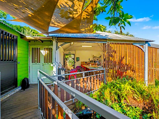 SAINT PAUL (QUARTIER FLEURIMONT) (LA REUNION) - LOCAL COMMERCIAL CAVE A VINS + ATELIER