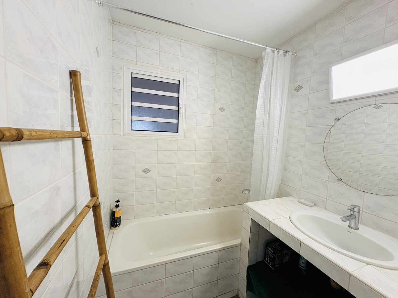 SAINT GILLES LES HAUTS (LA REUNION) - LOCATION MAISON T4 MEUBLEE
