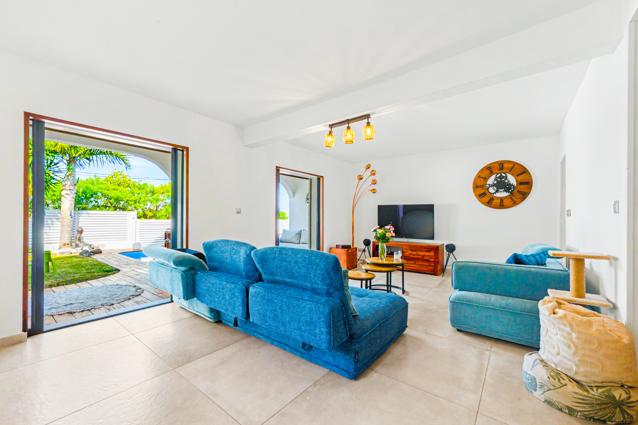 LA POSSESSION (ILE DE LA REUNION) - VILLA T7 AVEC PISCINE