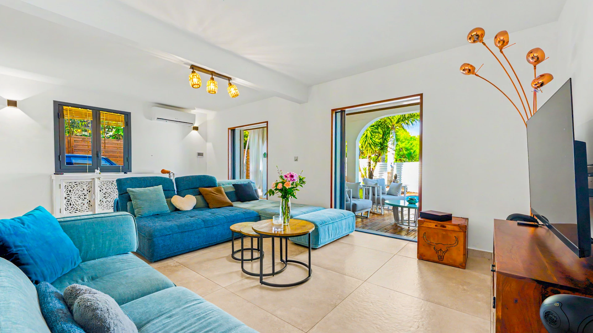 LA POSSESSION (ILE DE LA REUNION) - VILLA T7 AVEC PISCINE