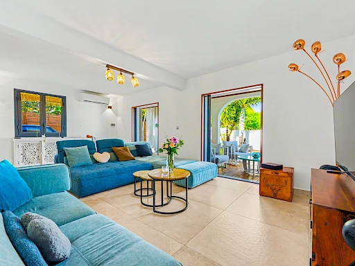 LA POSSESSION (ILE DE LA REUNION) - VILLA T7 AVEC PISCINE