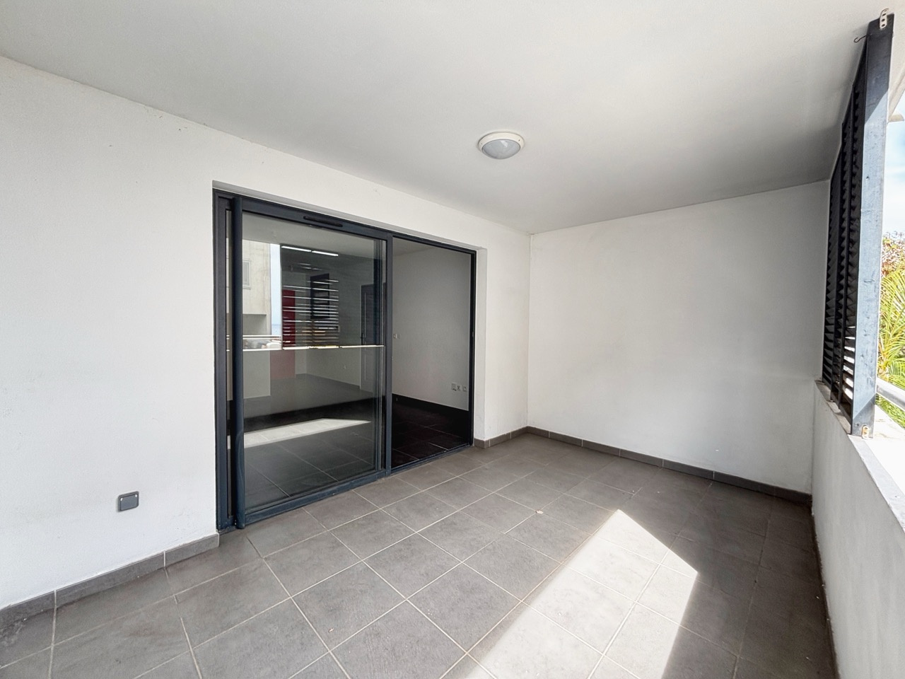 SAINT DENIS (REUNION) (MONTGAILLARD - RESIDENCE LOTUS BLEU) - T2 LIBRE