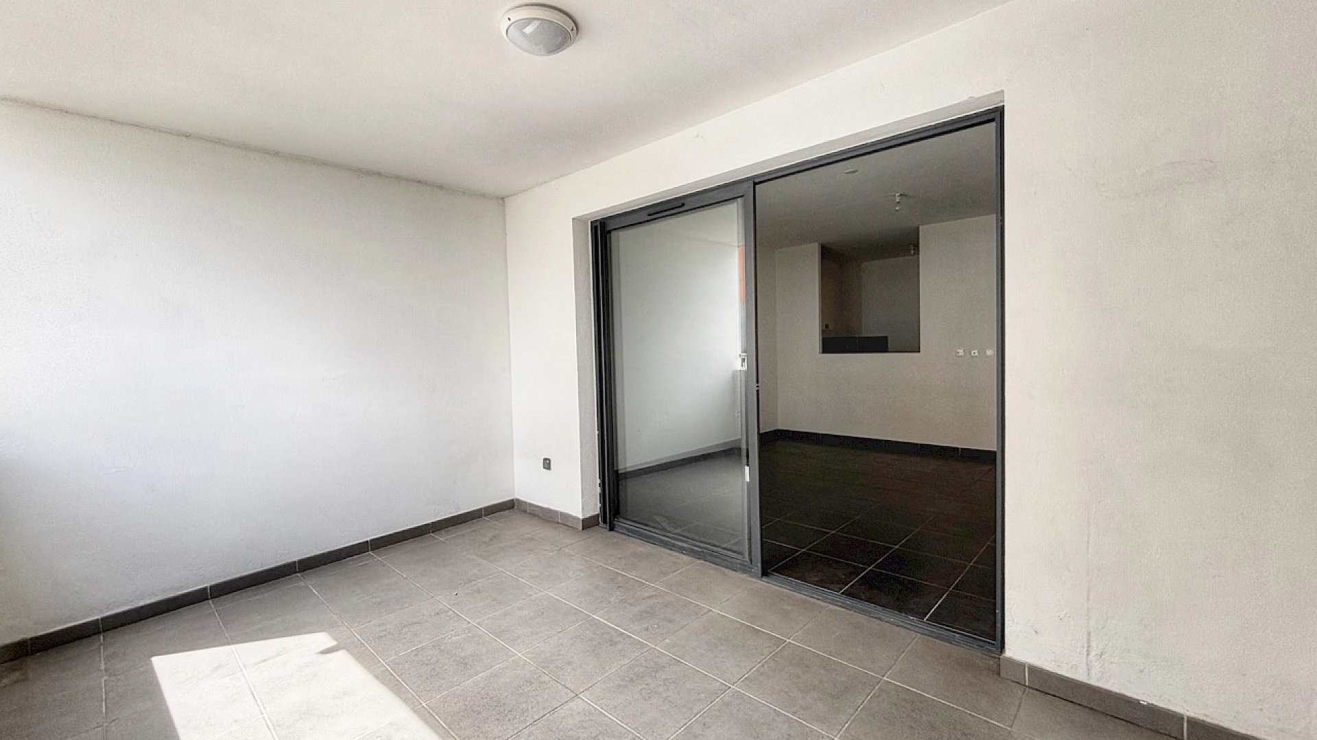 SAINT DENIS (REUNION) (MONTGAILLARD - RESIDENCE LOTUS BLEU) - T2 LIBRE