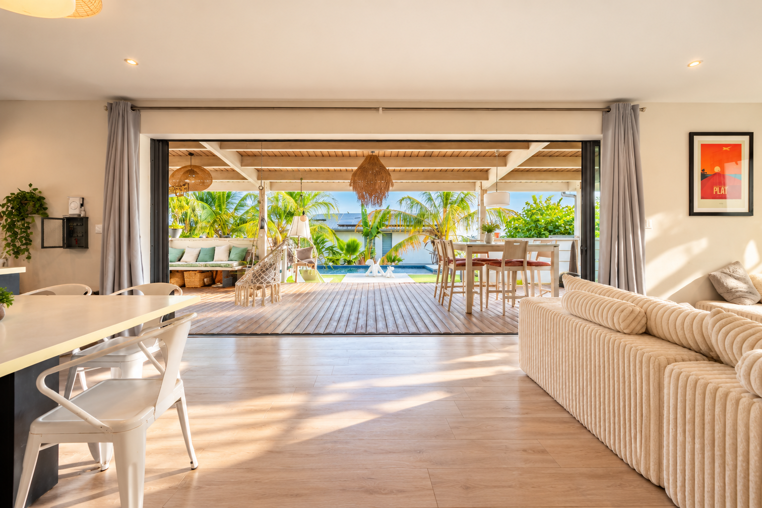 TROIS BASSINS (LA REUNION) - VILLA DE CHARME T4 AVEC PISCINE + DEPENDANCE